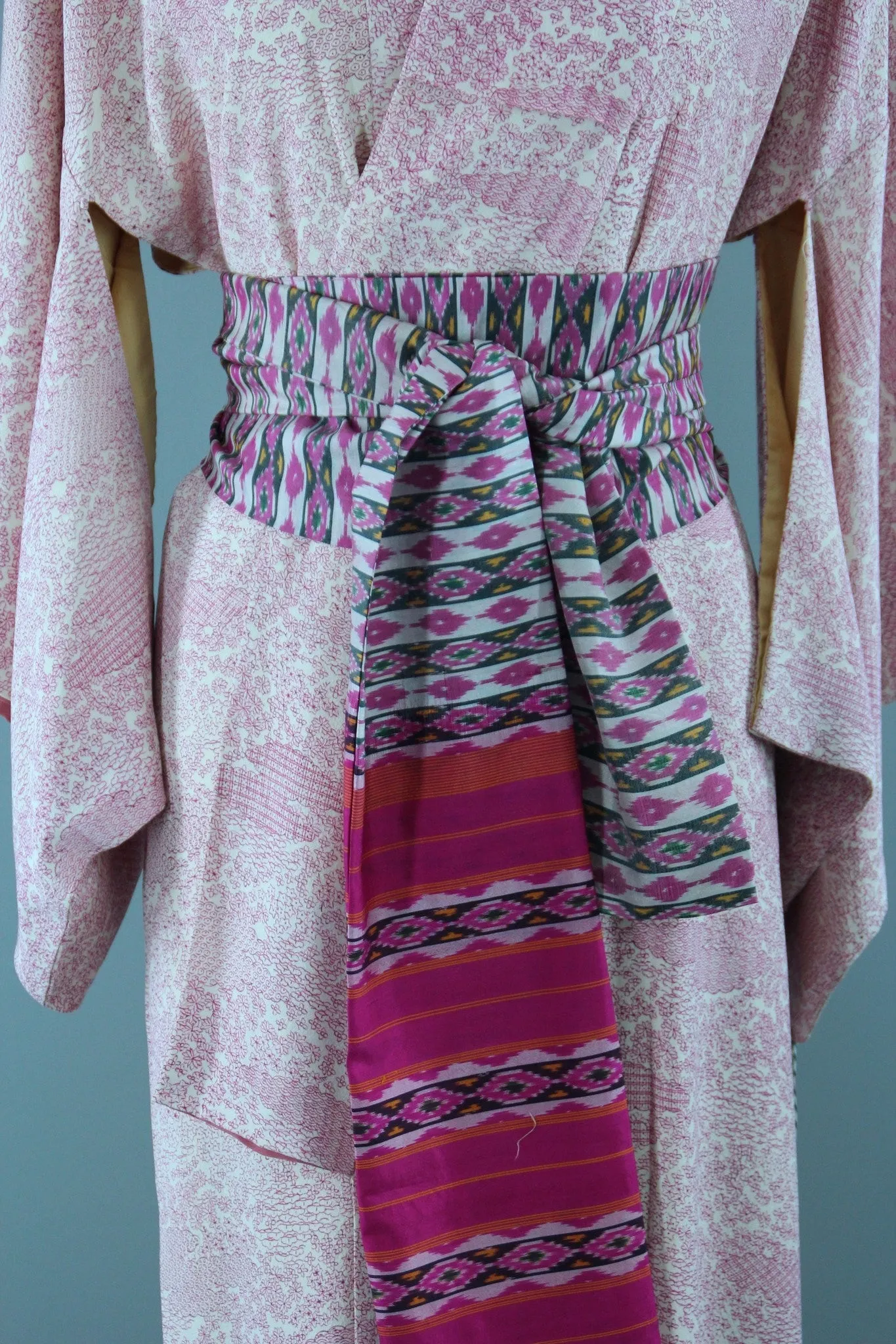 1950s Vintage Silk Kimono Robe / Pink Tiny Floral Print