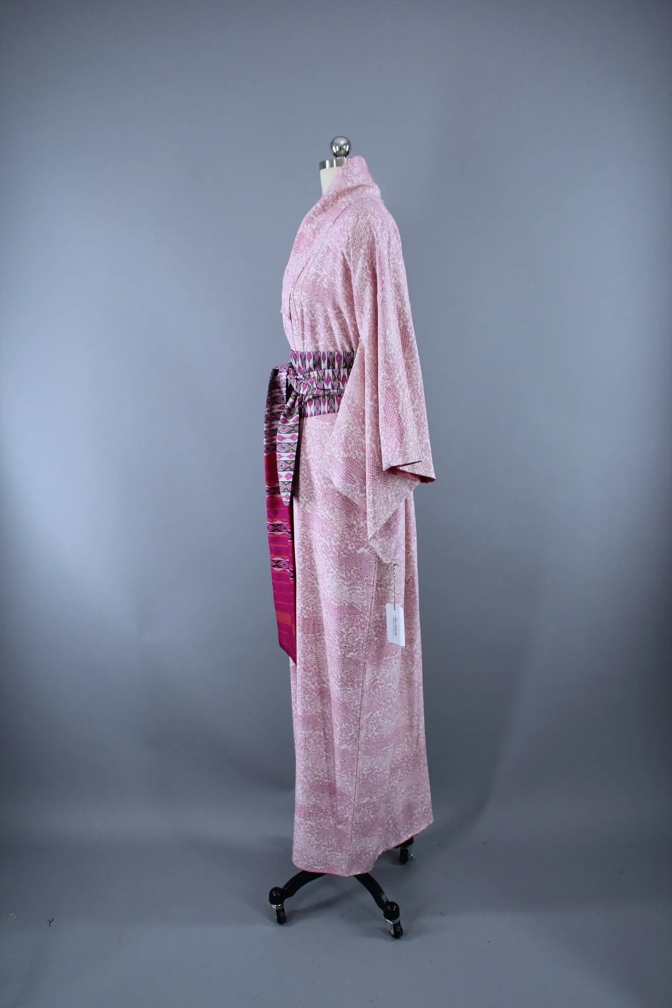 1950s Vintage Silk Kimono Robe / Pink Tiny Floral Print
