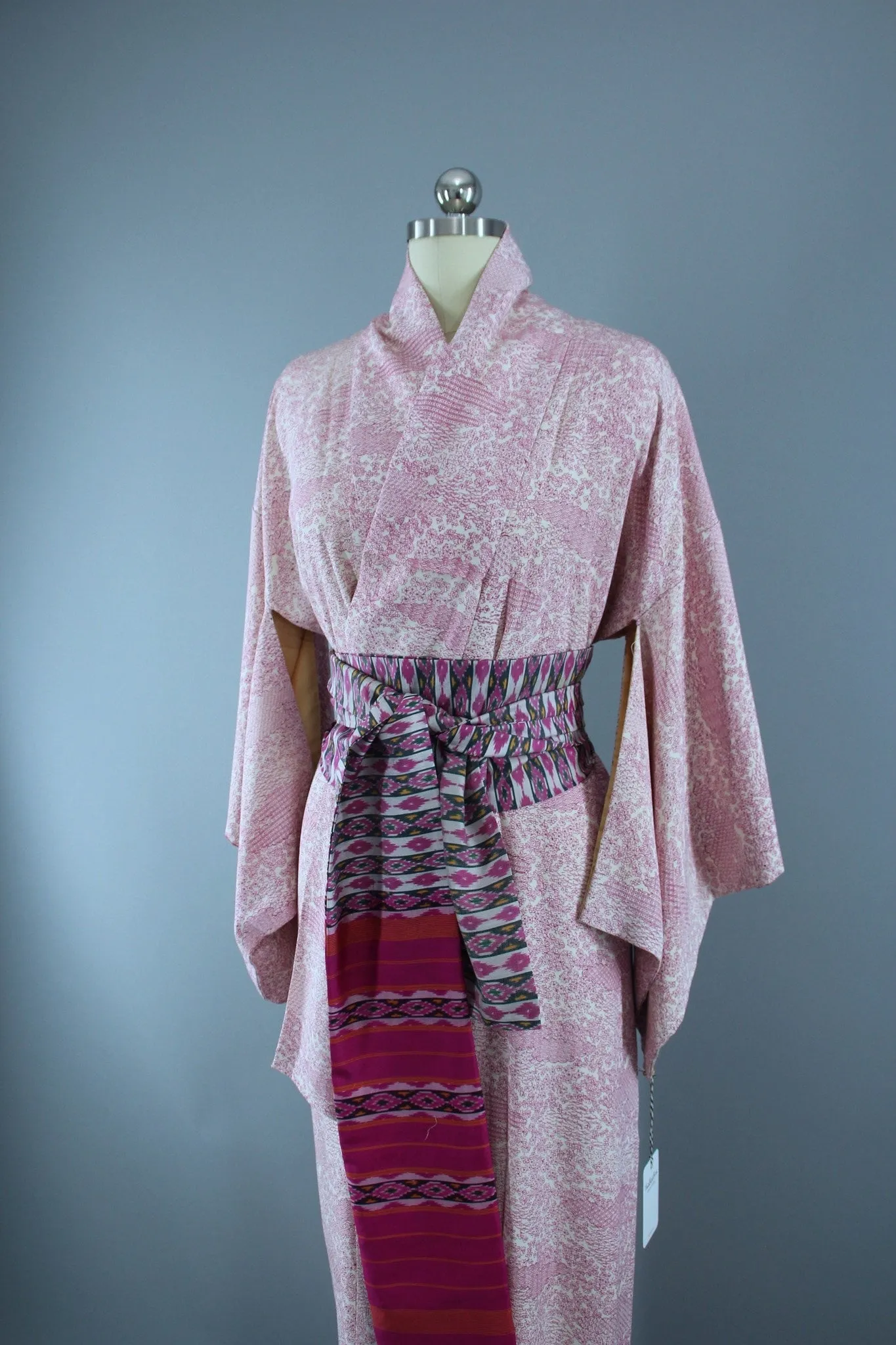 1950s Vintage Silk Kimono Robe / Pink Tiny Floral Print