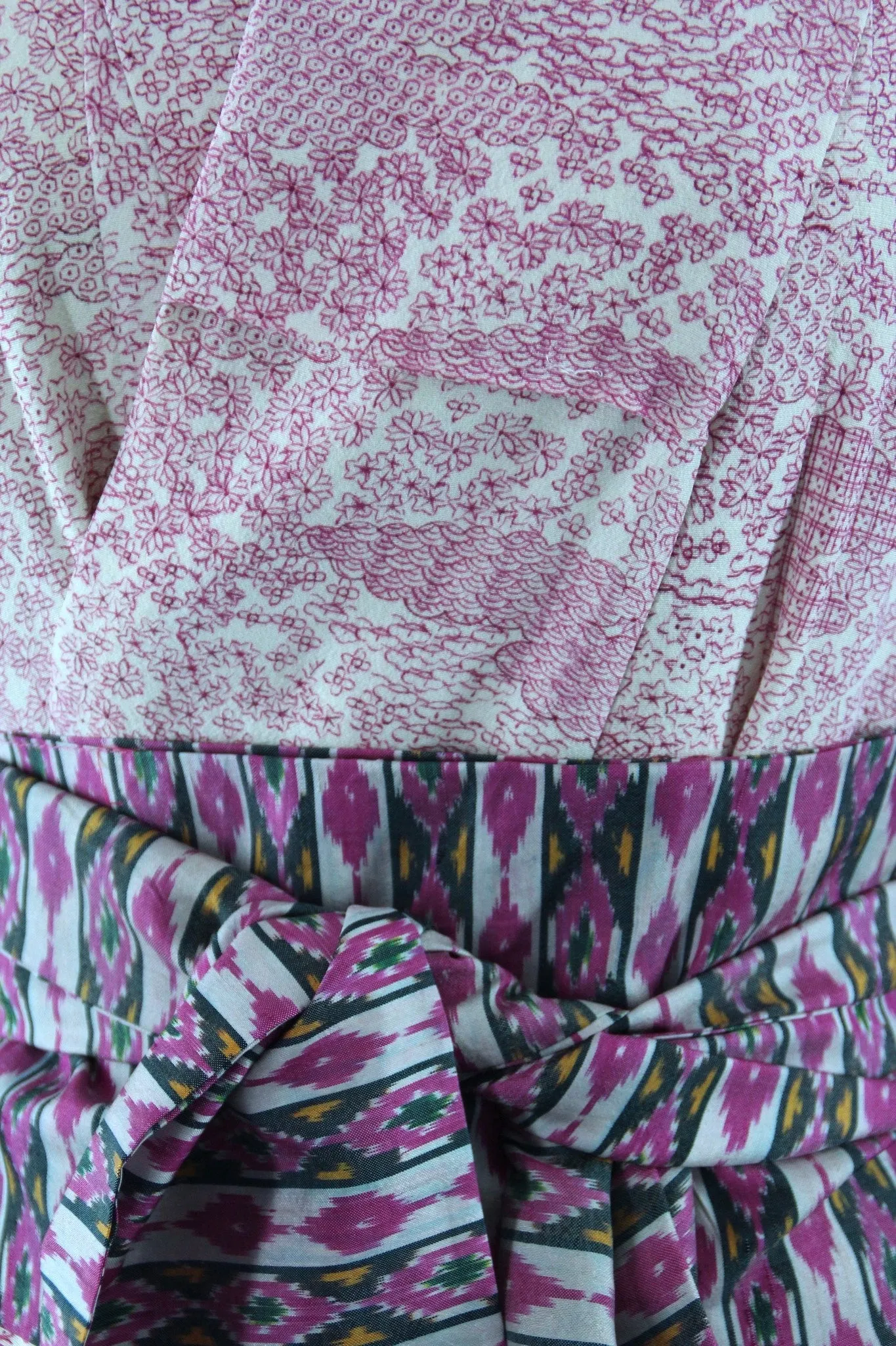 1950s Vintage Silk Kimono Robe / Pink Tiny Floral Print
