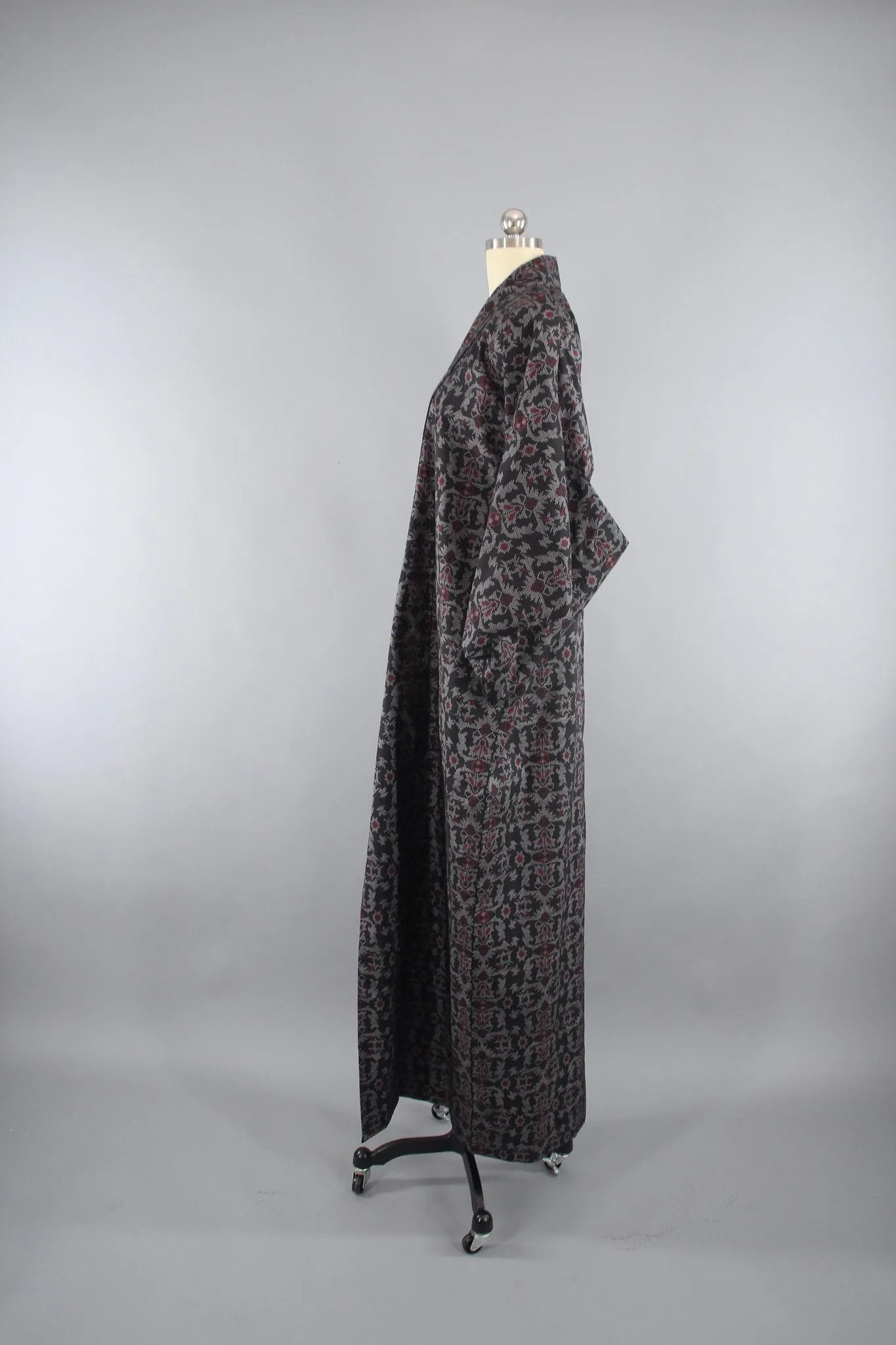 1970s Vintage Kimono Robe with Black & Red Dotted Pattern