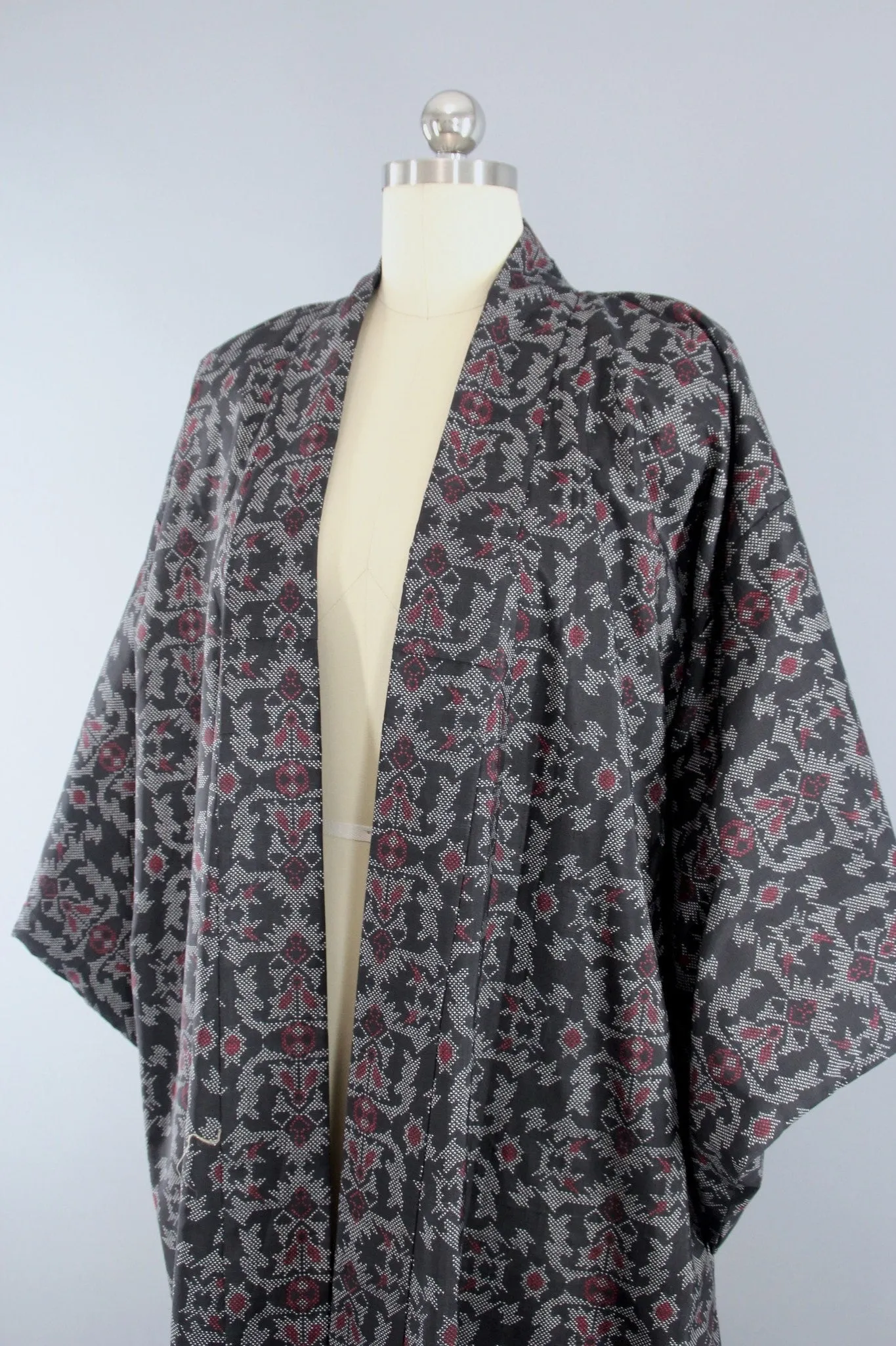 1970s Vintage Kimono Robe with Black & Red Dotted Pattern