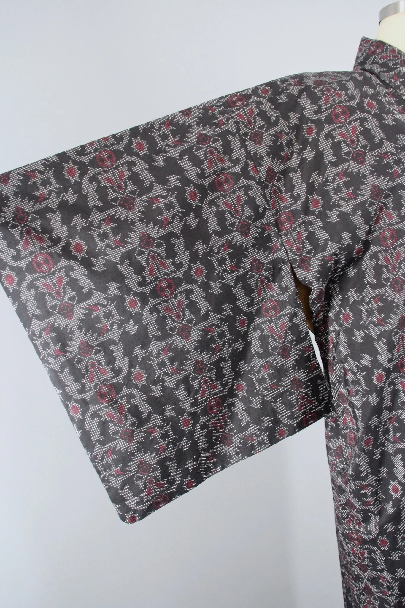 1970s Vintage Kimono Robe with Black & Red Dotted Pattern