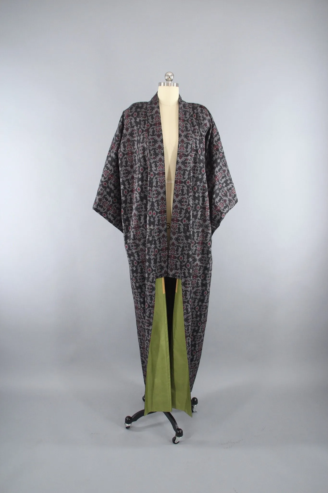 1970s Vintage Kimono Robe with Black & Red Dotted Pattern