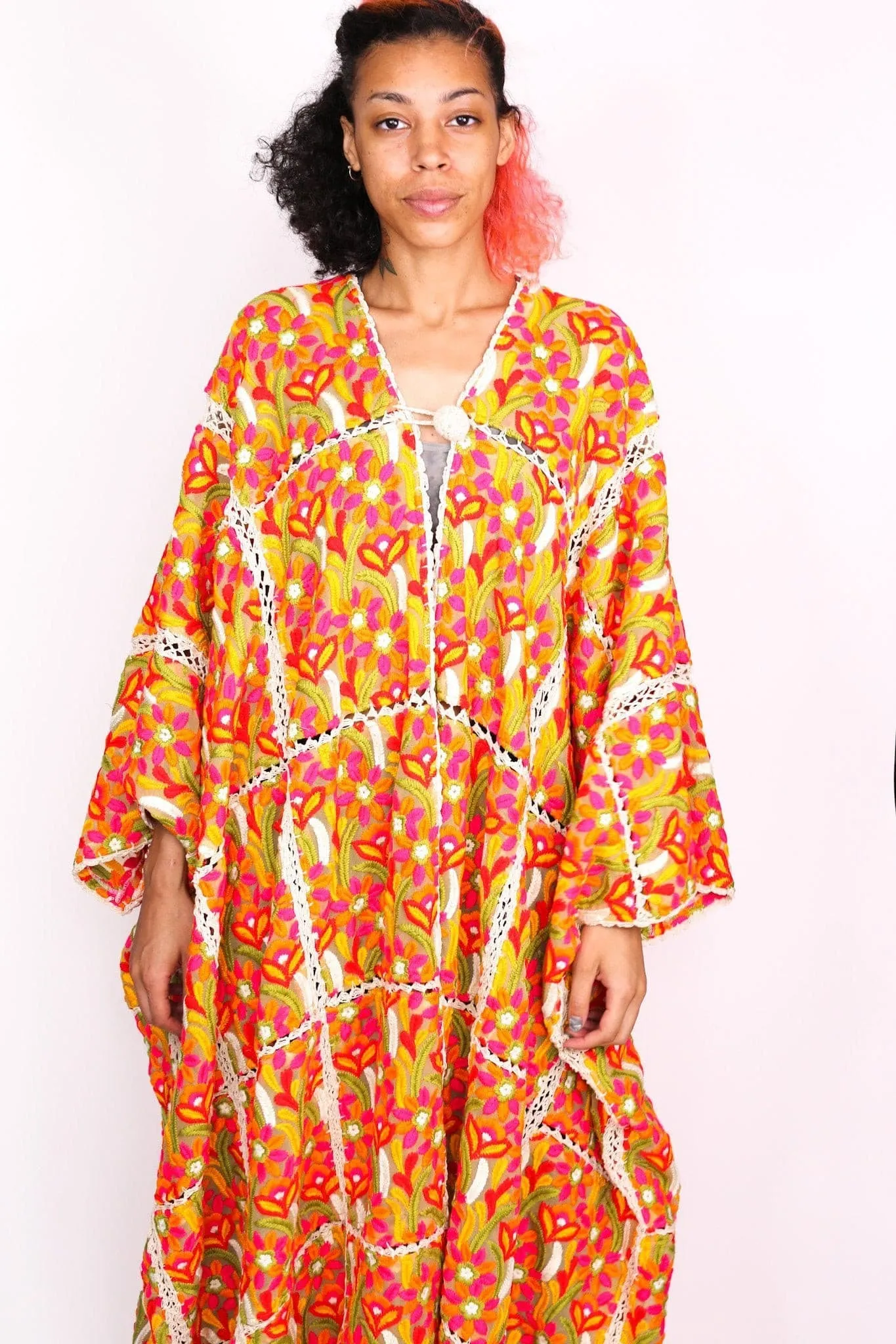 EMBROIDERED KIMONO RUTACAE