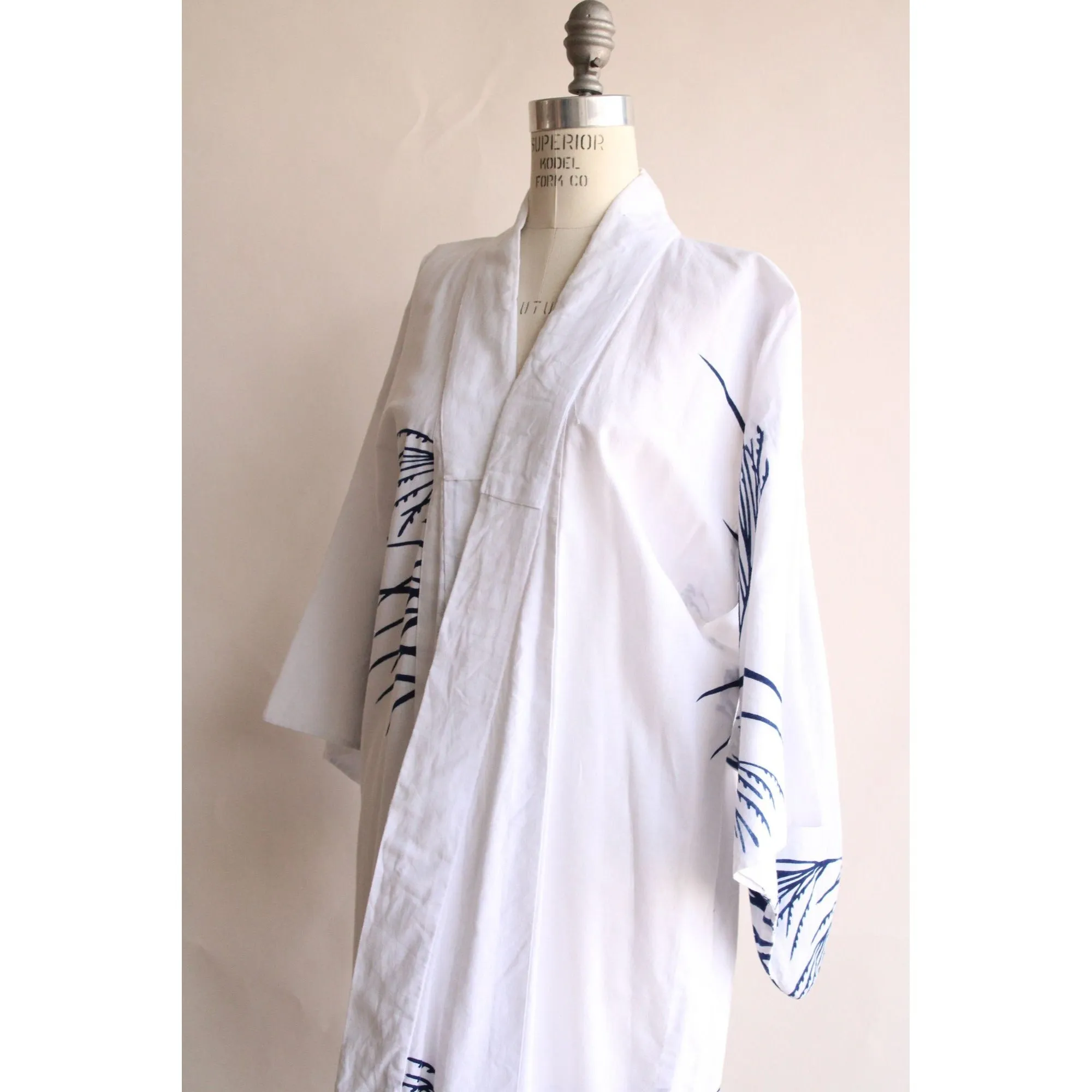 Vintage 1980s 1990s Kimono / White and Blue Cotton Kimono Robe