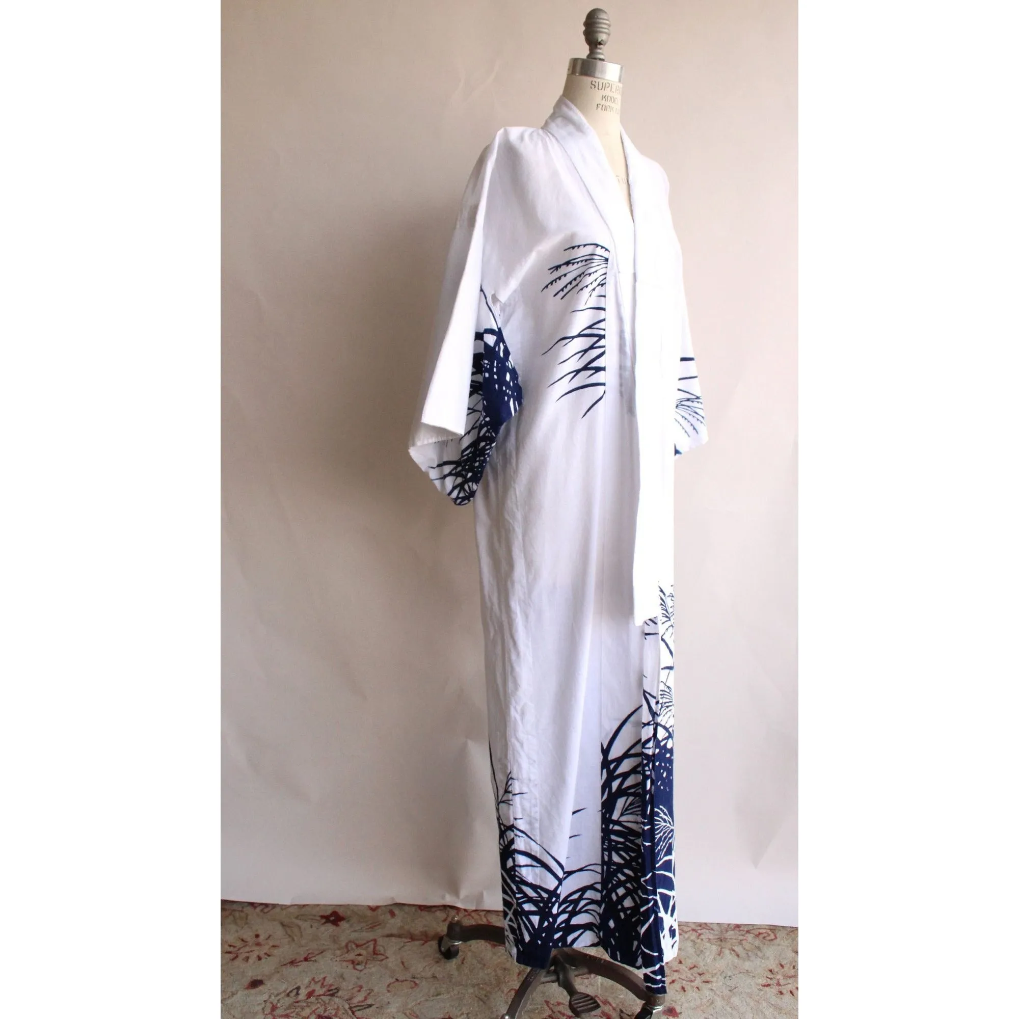 Vintage 1980s 1990s Kimono / White and Blue Cotton Kimono Robe