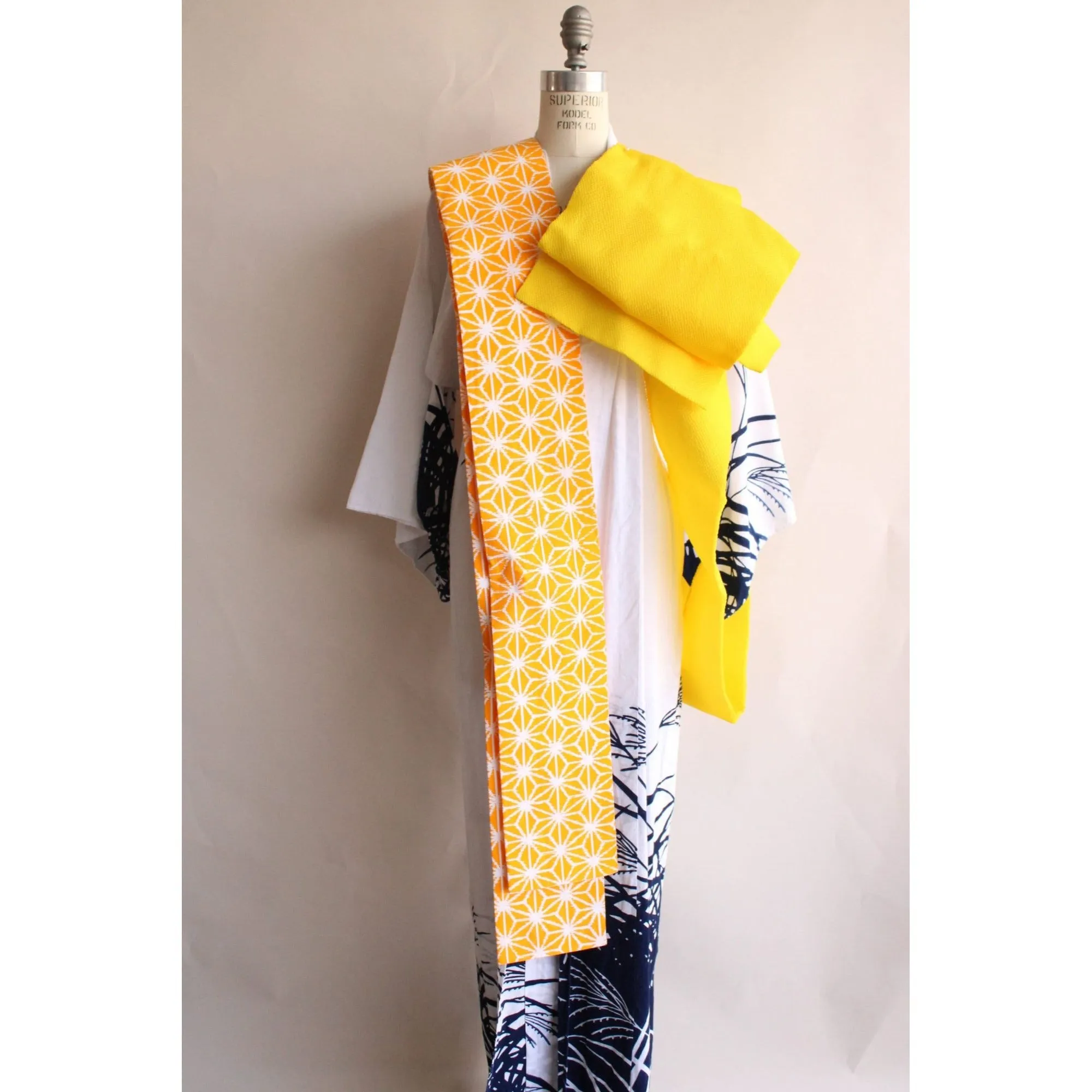 Vintage 1980s 1990s Kimono / White and Blue Cotton Kimono Robe
